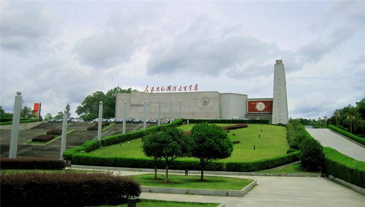 非常优越,不仅交通便利,环境优美,而且是瑞金城范围内的相对至高点