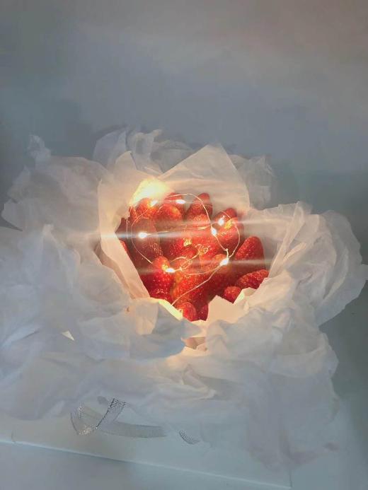 3.8 女王限定款：草莓花束 （巧克力戚风+巧克力奶油+草莓夹心） 商品图0