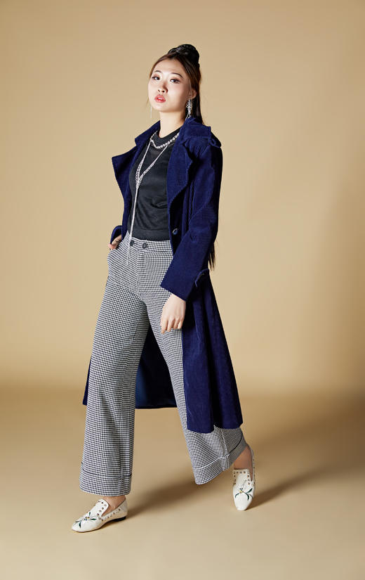 1E8033--黑色针织衫--翠竹草虫图--君子花--斐聆赋 商品图2