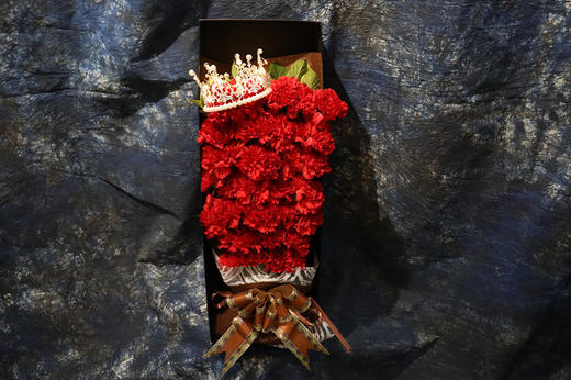 优雅温馨---33支康乃馨黑色礼盒星光版 商品图3