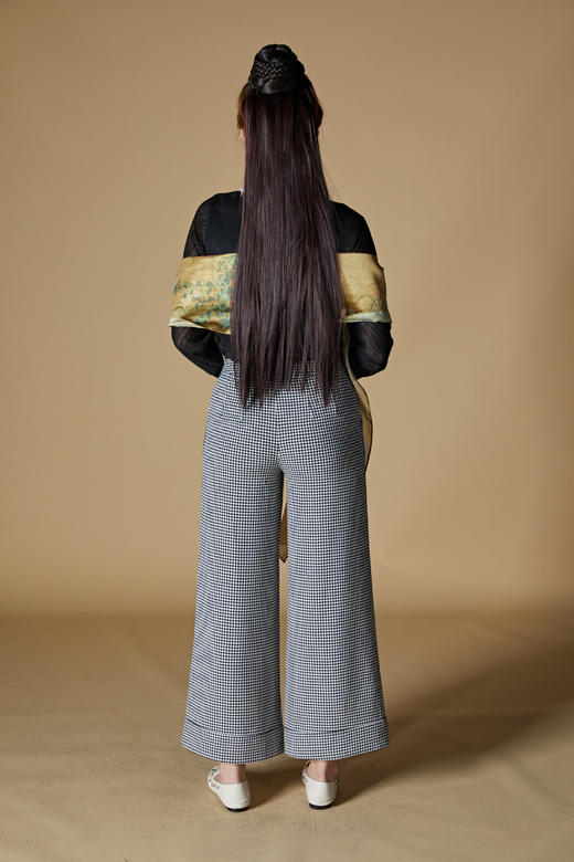 1E8033--黑色针织衫--翠竹草虫图--君子花--斐聆赋 商品图3