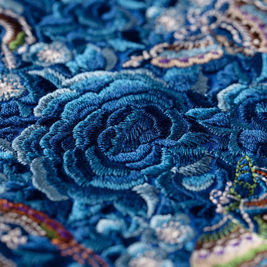 【林栖设计小店】（现货）生活在左马面裙元素绣花金属流苏斜挎小方包 S2902333 商品图2