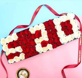 绵绵的风   22支白玫瑰，46支红玫瑰，60cm礼盒