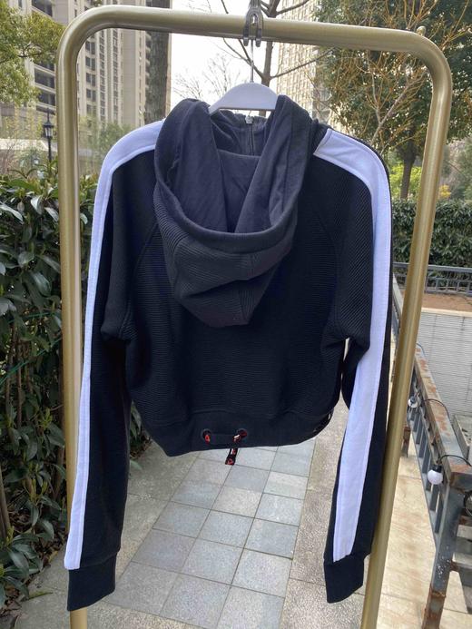 Fila 女款显瘦短款卫衣 正品保真 商品图4