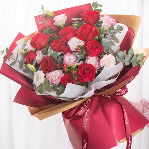 绚烂   11朵红玫瑰，5支花边桔梗，尤加利，少量红豆搭配！（1900） 商品图0