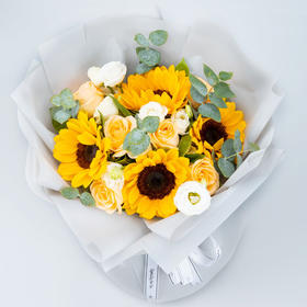 幸福依靠    4支向日葵，7支香槟玫瑰，尤加利搭配(1922)