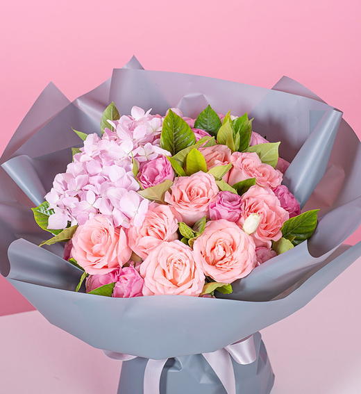 一心一意的爱    6支戴安娜玫瑰，6支紫玫瑰，粉色绣球一个！（1939） 商品图1