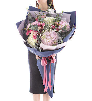 动心    3个粉色绣球，2个白色绣球，多头玫瑰11支，满天星，尤加利搭配，花束长1.2m/1.3m（1938） 商品图4