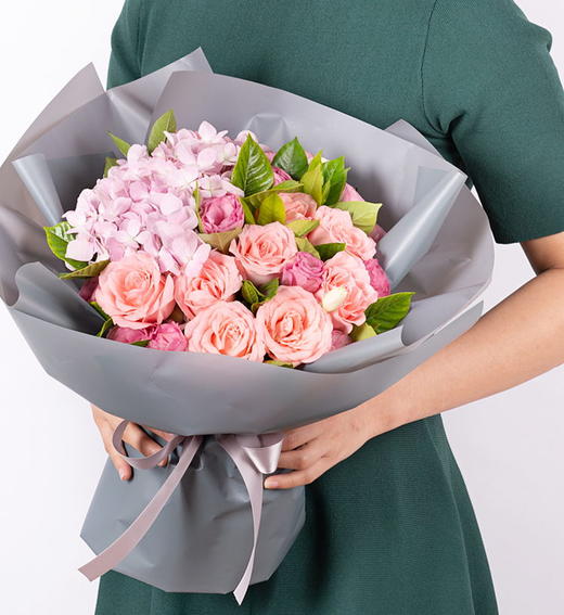 一心一意的爱    6支戴安娜玫瑰，6支紫玫瑰，粉色绣球一个！（1939） 商品图3