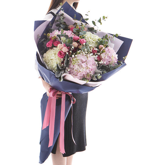 动心    3个粉色绣球，2个白色绣球，多头玫瑰11支，满天星，尤加利搭配，花束长1.2m/1.3m（1938） 商品图3