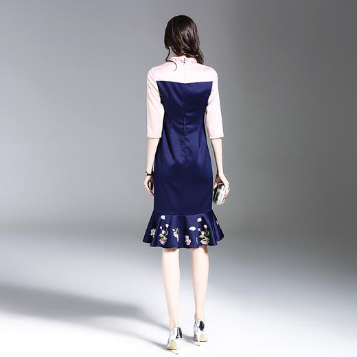 YFN-17138新款修身显瘦拼接绣花包臀鱼尾裙 商品图3