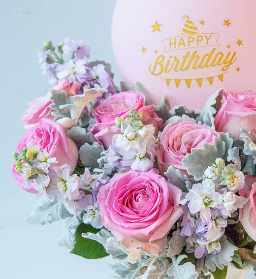 欢乐时刻    粉色苏醒玫瑰33枝、粉色绣球2枝、白粉色小雏菊2扎、紫边康乃馨7枝、绿掌2片 （1945） 商品图2