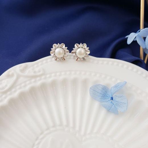 雪花耳钉925半银 白色6-7馒头圆强光微瑕 珍珠耳钉 商品图3