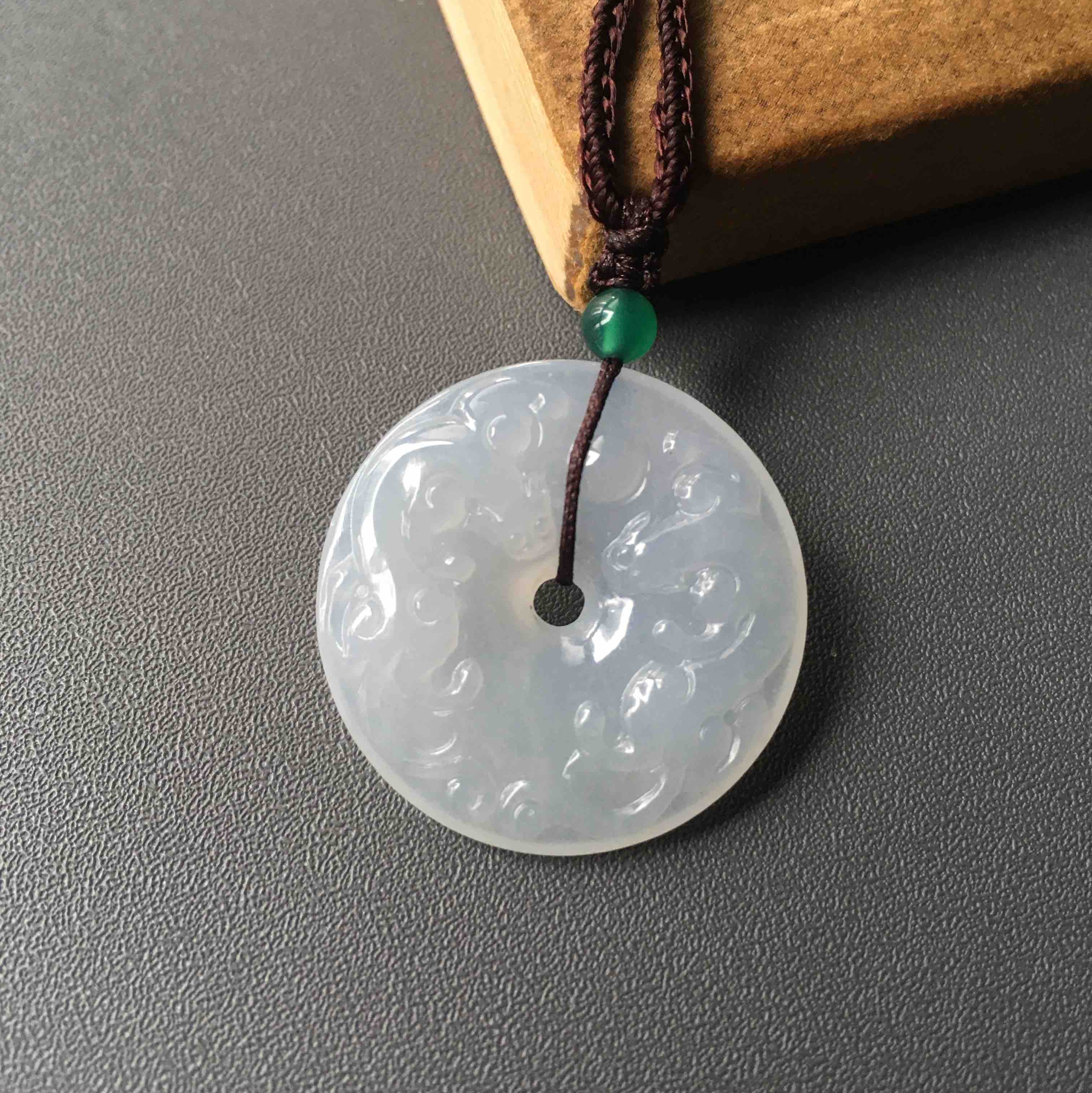 糯冰种翡翠双龙玉扣