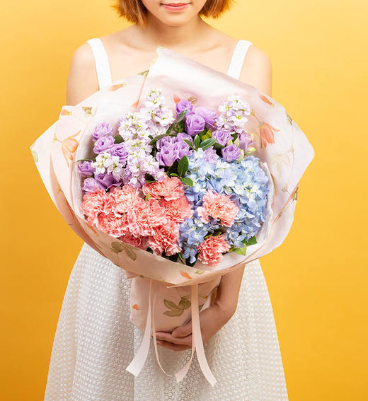 深爱的人     粉色康乃馨10枝，浅蓝色绣球1枝，浅紫色紫罗兰5枝（1949） 商品图1