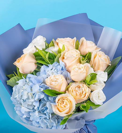 一往情缘   9支香槟玫瑰，2支白玫瑰，一个蓝色绣球，栀子叶搭配！（1953） 商品图3