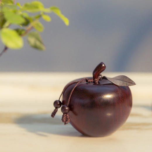 「小叶紫檀」苹果摆件 商品图0