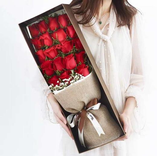 你的笑容    19支红玫瑰，满天星，黄莺，60cm礼盒（1811） 商品图0