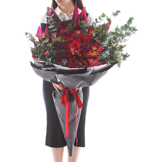 爱情宣言   卡罗拉33枝、红色朱蕉叶3枝、千代兰7枝、大红色多头玫1.5扎（1948） 商品图0