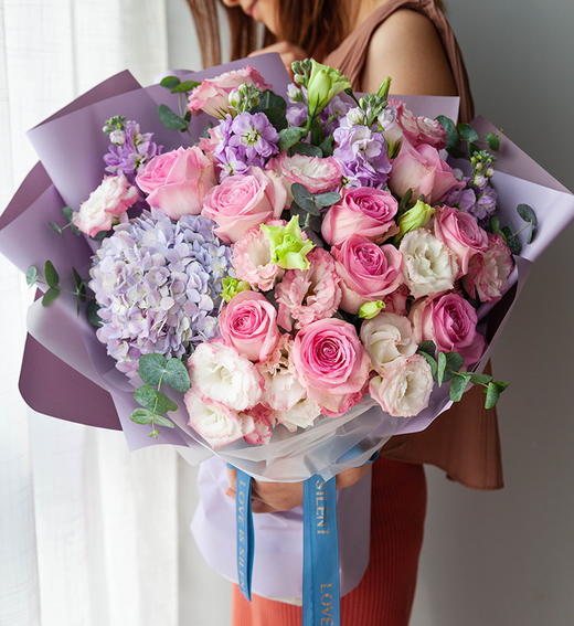 一起品尝    桃红雪山玫瑰11枝、白底粉边洋桔梗5枝、大叶尤加利10枝、粉紫色绣球1枝（1958） 商品图2