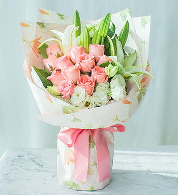 梦中天使   11支戴安娜玫瑰，2支多头百合，桔梗，栀子叶（1959） 商品图0