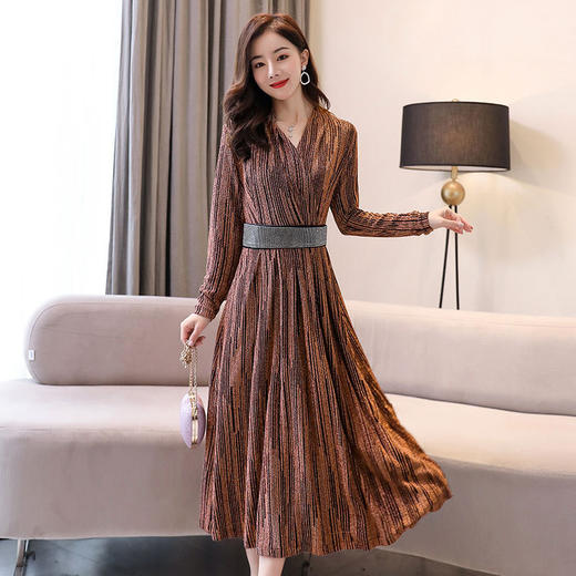 LJY-HR8106-0303韩版新款收腰洋气减龄显瘦遮肚连衣裙 商品图0