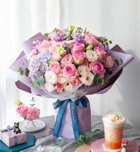 一起品尝    桃红雪山玫瑰11枝、白底粉边洋桔梗5枝、大叶尤加利10枝、粉紫色绣球1枝（1958）