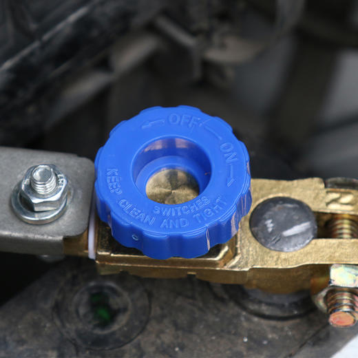 纯铜电瓶断电开关 汽车电瓶开关 汽车改装件开关 防漏电保护开关 商品图3