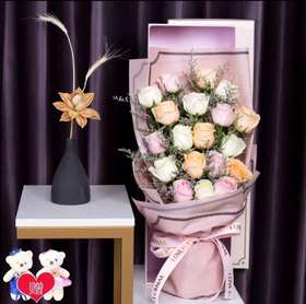 美丽好心情     7支粉玫瑰，6支白玫瑰，6支香槟玫瑰，情人草搭配，2小熊，50cm礼盒(1828)
