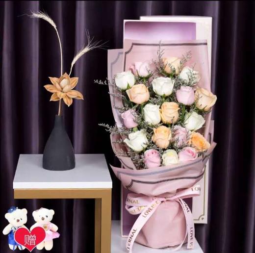美丽好心情     7支粉玫瑰，6支白玫瑰，6支香槟玫瑰，情人草搭配，2小熊，50cm礼盒(1828) 商品图0
