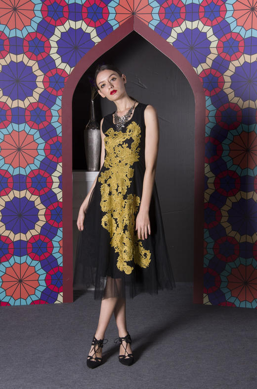 1S6847--黑色连衣裙--来通艺术--《智慧之光-波斯艺术》 商品图4