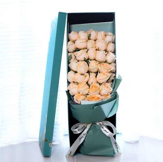 星晴      33支香槟玫瑰，栀子叶搭配，60cm礼盒（1849） 商品图0