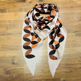 Mayerline品牌 出口瑞典 桑蚕丝（素绉缎）时尚印花三角巾