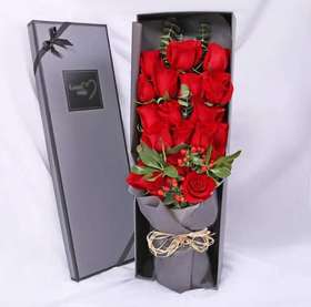 宁静的夜晚       19支红玫瑰，栀子叶搭配，50cm礼盒