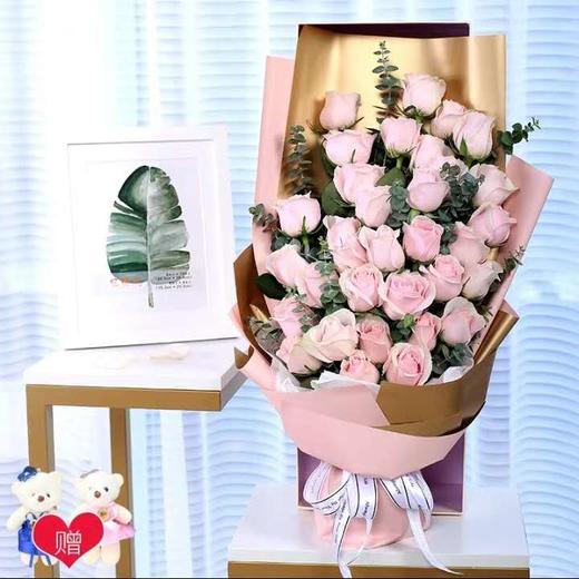 快乐心情     33支戴安娜玫瑰，尤加利搭配，2小熊，50cm礼盒(1837) 商品图0