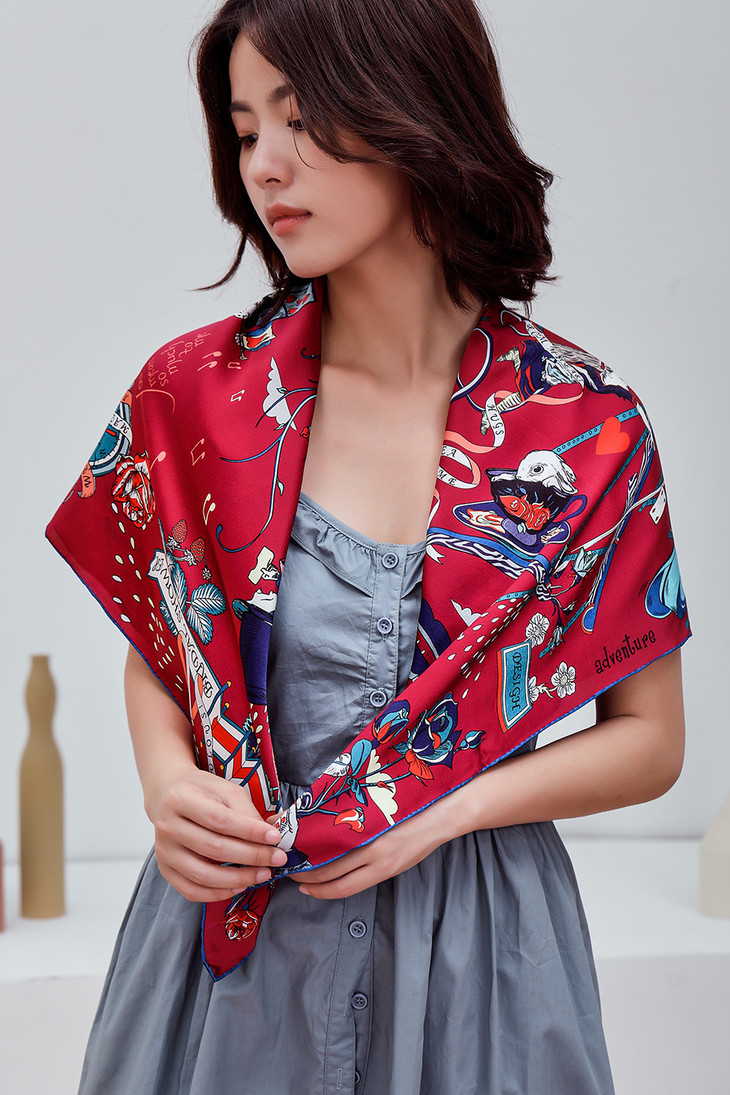 川朴·年鲤 李士运老师的锦鲤做成了优雅大气的艺术丝巾