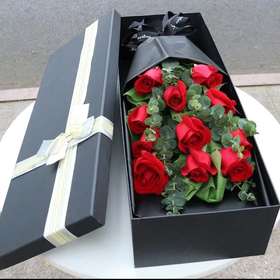 真爱来敲门     11支红玫瑰，尤加利搭配，礼盒包装（1886）