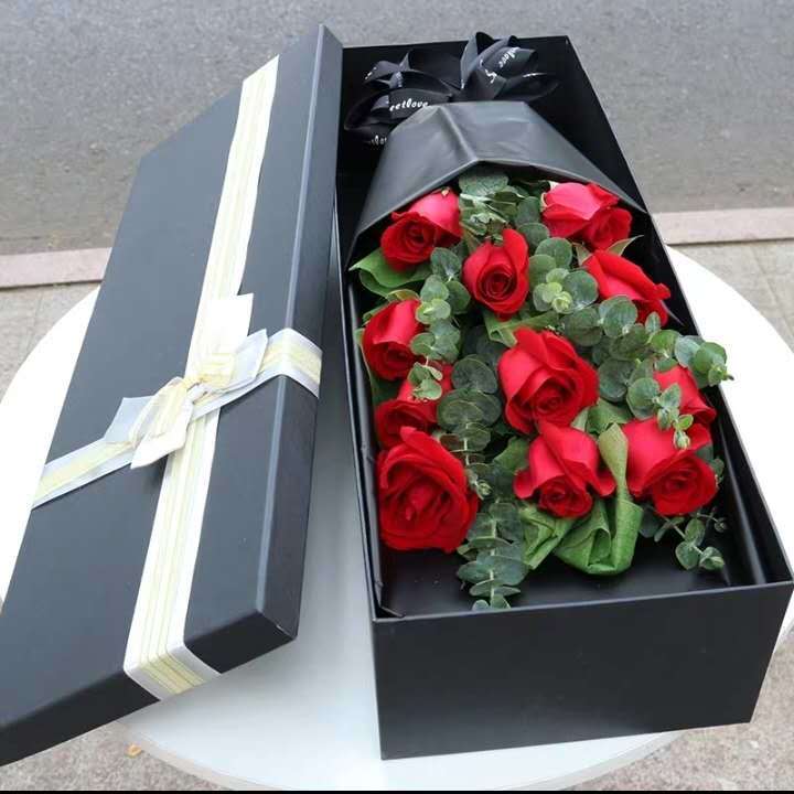 真爱来敲门11支红玫瑰尤加利搭配礼盒包装1886