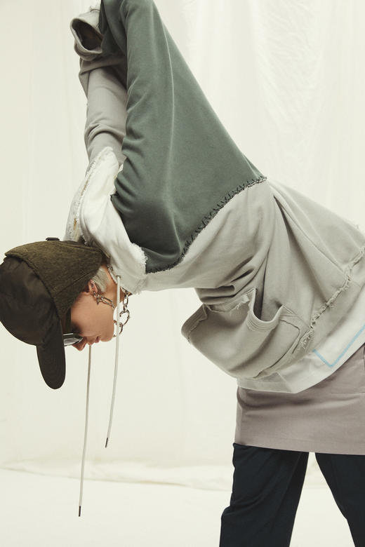 UMAMIISM UM19AW-2015 捷克恐怖玩偶灵感手缝线拼接帽衫 商品图3