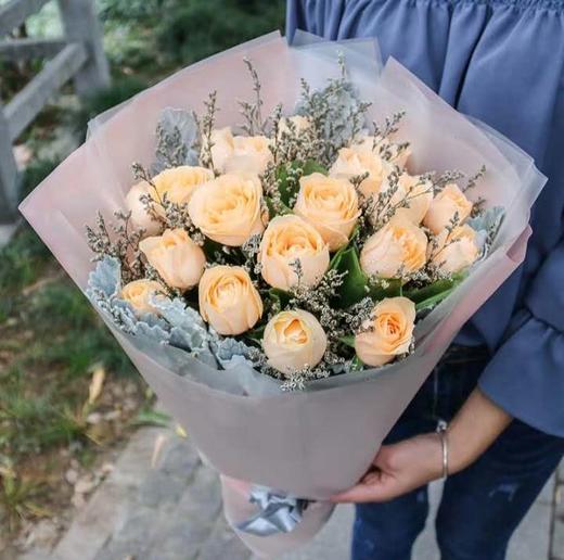 爱相随    19支香槟玫瑰，情人草搭配(1898) 商品图0