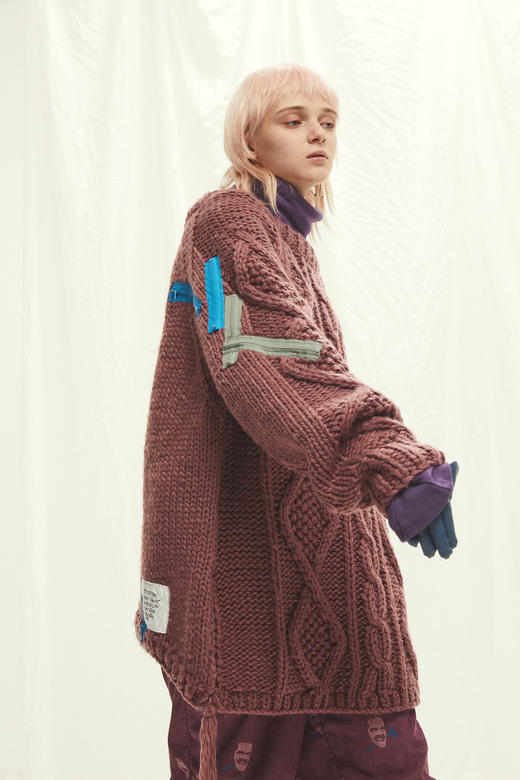 UMAMIISM UM19AW-M1971 棉服厚度复古粗纱线拉链装饰粗针麻花套头长袖手打毛衣 商品图2