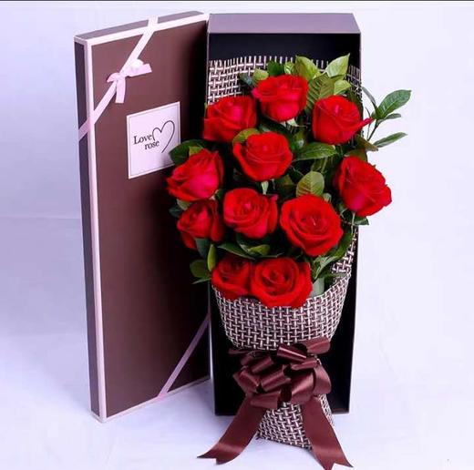 意外的惊喜      11支红玫瑰，栀子叶搭配，50cm礼盒（1880） 商品图0