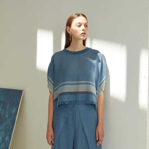 四季之衣 | 圆领边框撞色斗篷上衣 SJF91W330N 商品图0