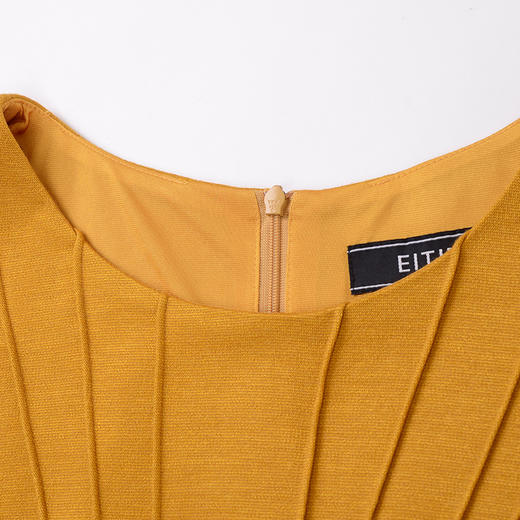 EITIE爱特爱秋冬季简约纯色通勤圆领褶皱收腰中长款连衣裙显瘦女5207946 商品图2