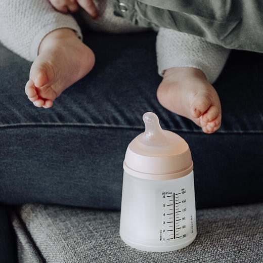 苏维妮 硅胶奶瓶 宽口径 进口新生儿宝宝 0个月以上 奶嘴流量可调节 仿母乳型 防摔 180ml 商品图4