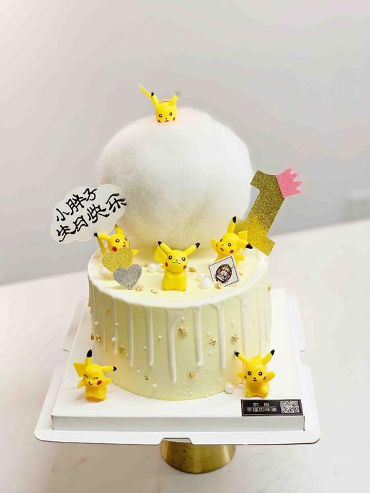 萌萌的皮卡丘主题蛋糕，数字1为固定装饰不可换，其他数字为巧克力制作，棉花为装饰灯，可点亮 商品图1