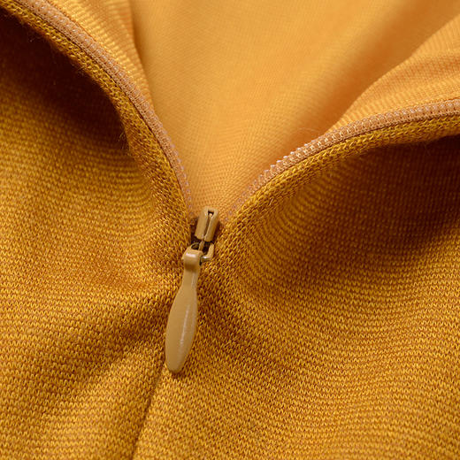 EITIE爱特爱秋冬季简约纯色通勤圆领褶皱收腰中长款连衣裙显瘦女5207946 商品图4