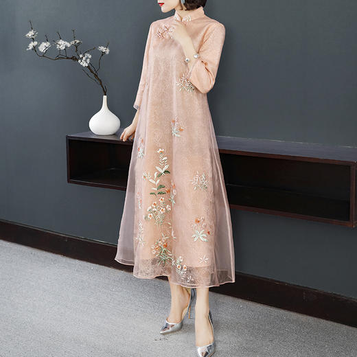 YFN-19525新款新式复古风重工刺绣小清新长款连衣裙 商品图2