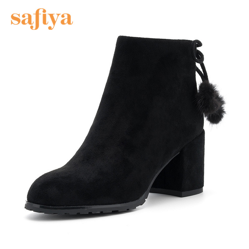 Safiya/索菲娅冬季款毛球装饰舒适粗高跟短靴女SF84116010