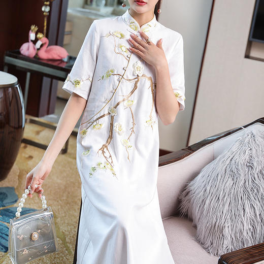 OG-52886名族复古立领盘扣重工梅花刺绣中长款袖连衣裙 商品图0